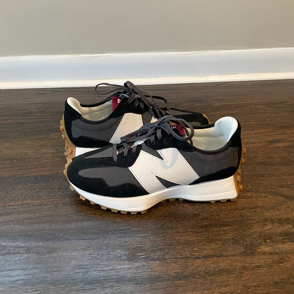 New Balance 327 Women’s Sneakers